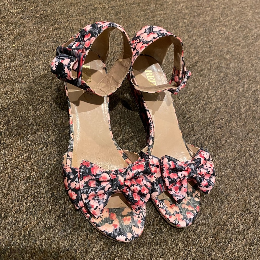EUC Women’s Red V sandals wedge shoes open toe pink floral heels casual Italy 39